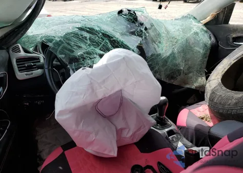 2019 Jeep Compass Latitude z USA, uszkodzony, nr VIN 3C4NJDBB9KT742427